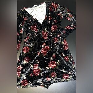 Garage Black velvet floral Skort romper size Large GUC